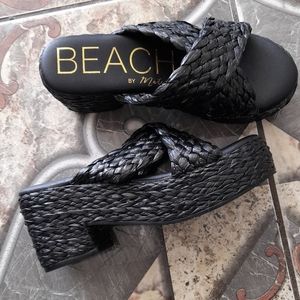 NWOT Matisse black ruffle sandels